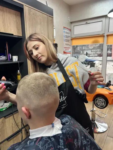 Майстер перукарні Експрес Стрижка – персональний підхід до кожного клієнта у Чернівцях